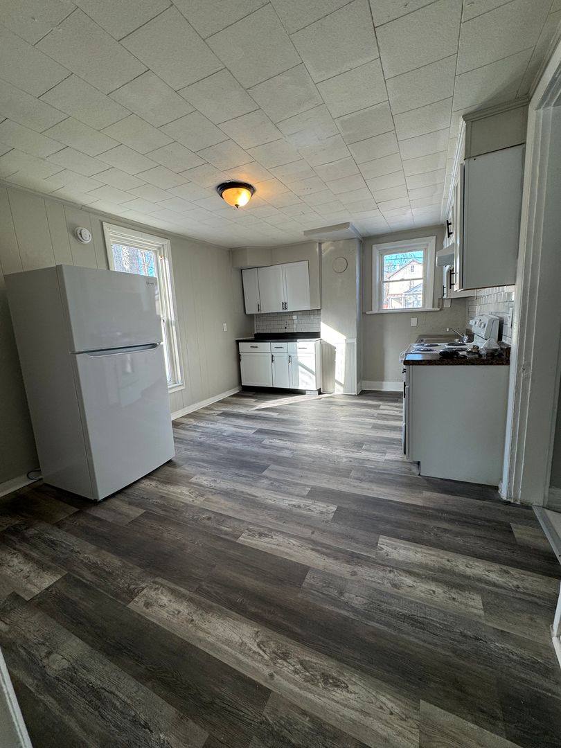 Apartment for rent at 119-121 N 1st St, Miamisburg, OH 45342