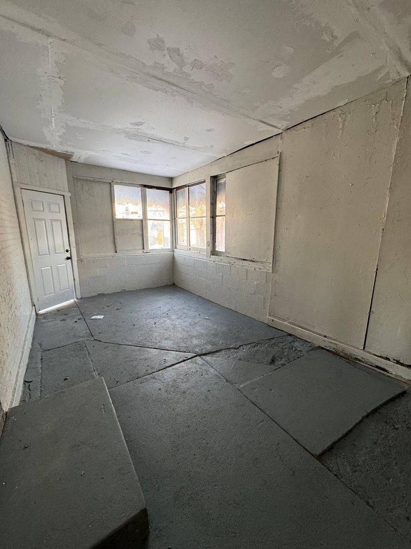 Apartment for rent at 119-121 N 1st St, Miamisburg, OH 45342