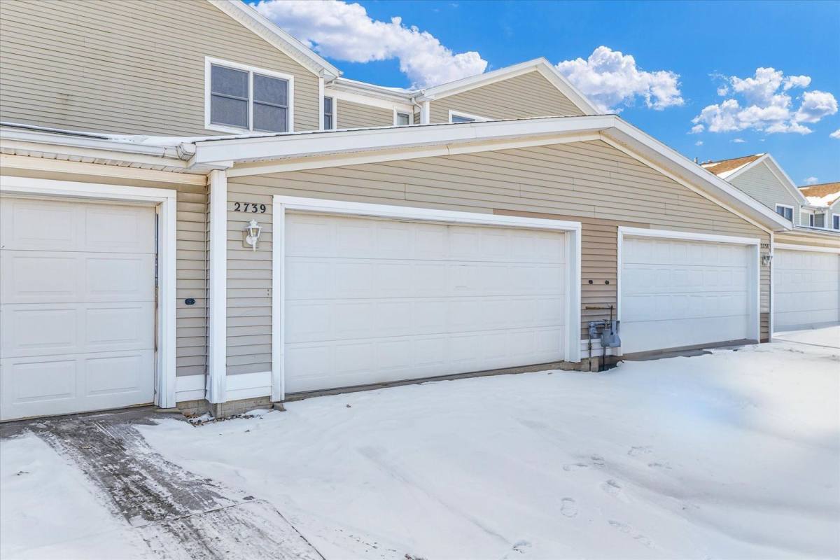 Townhouse for rent at 2721 Rainbow Ave, Bloomington, IL 61704