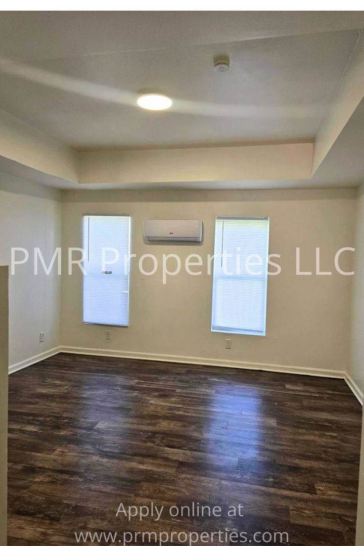 Apartment for rent at 2731- 2733 S, Saint Joseph, MO 64503