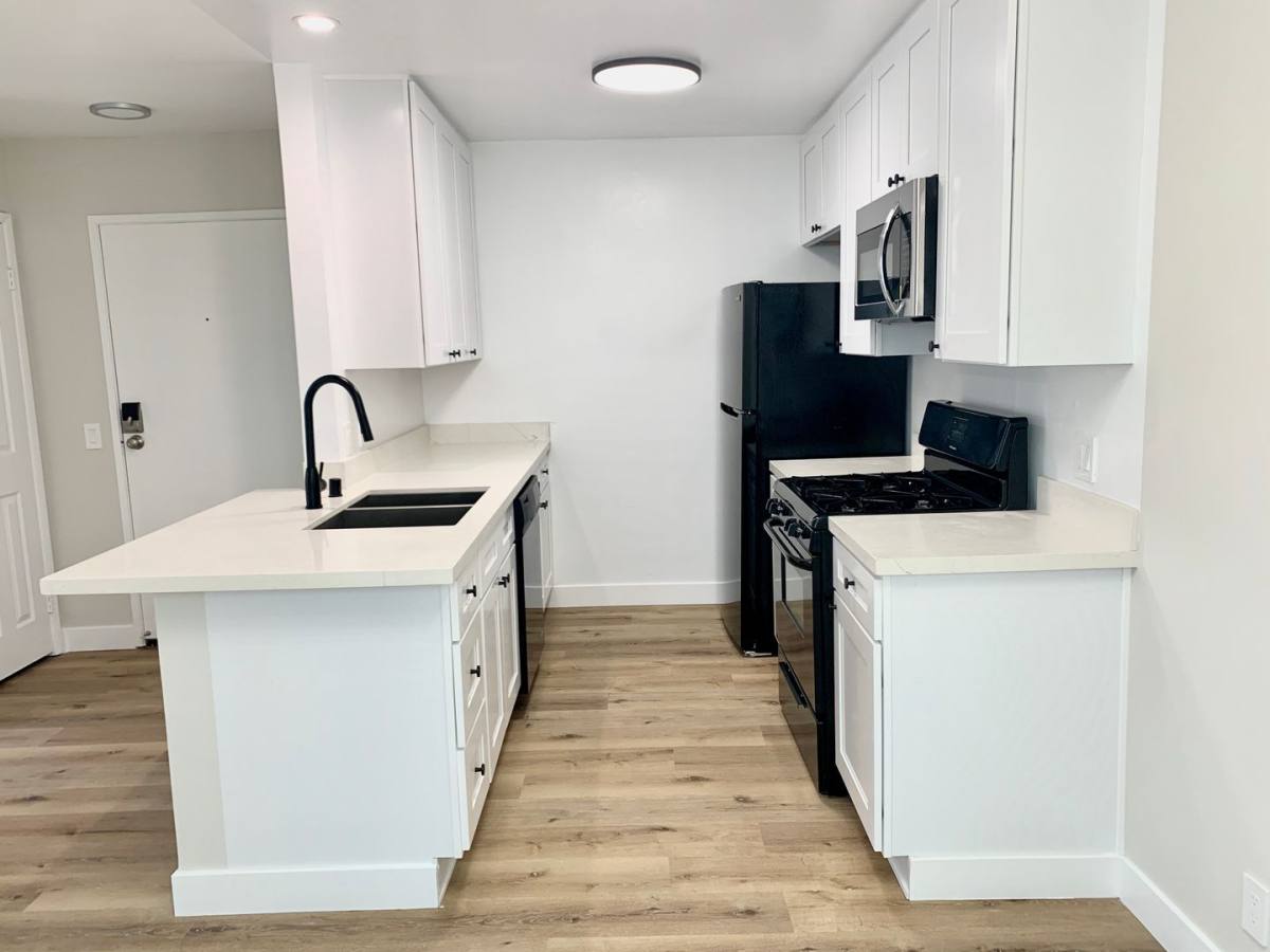 Apartment for rent at 1520 S Bedford St, Los Angeles, CA 90035