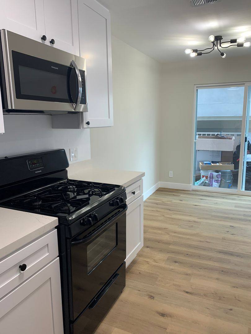 Apartment for rent at 1520 S Bedford St, Los Angeles, CA 90035