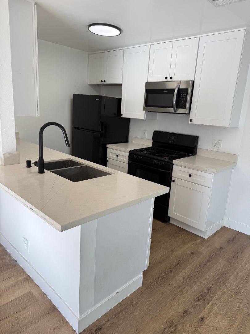 Apartment for rent at 1520 S Bedford St, Los Angeles, CA 90035