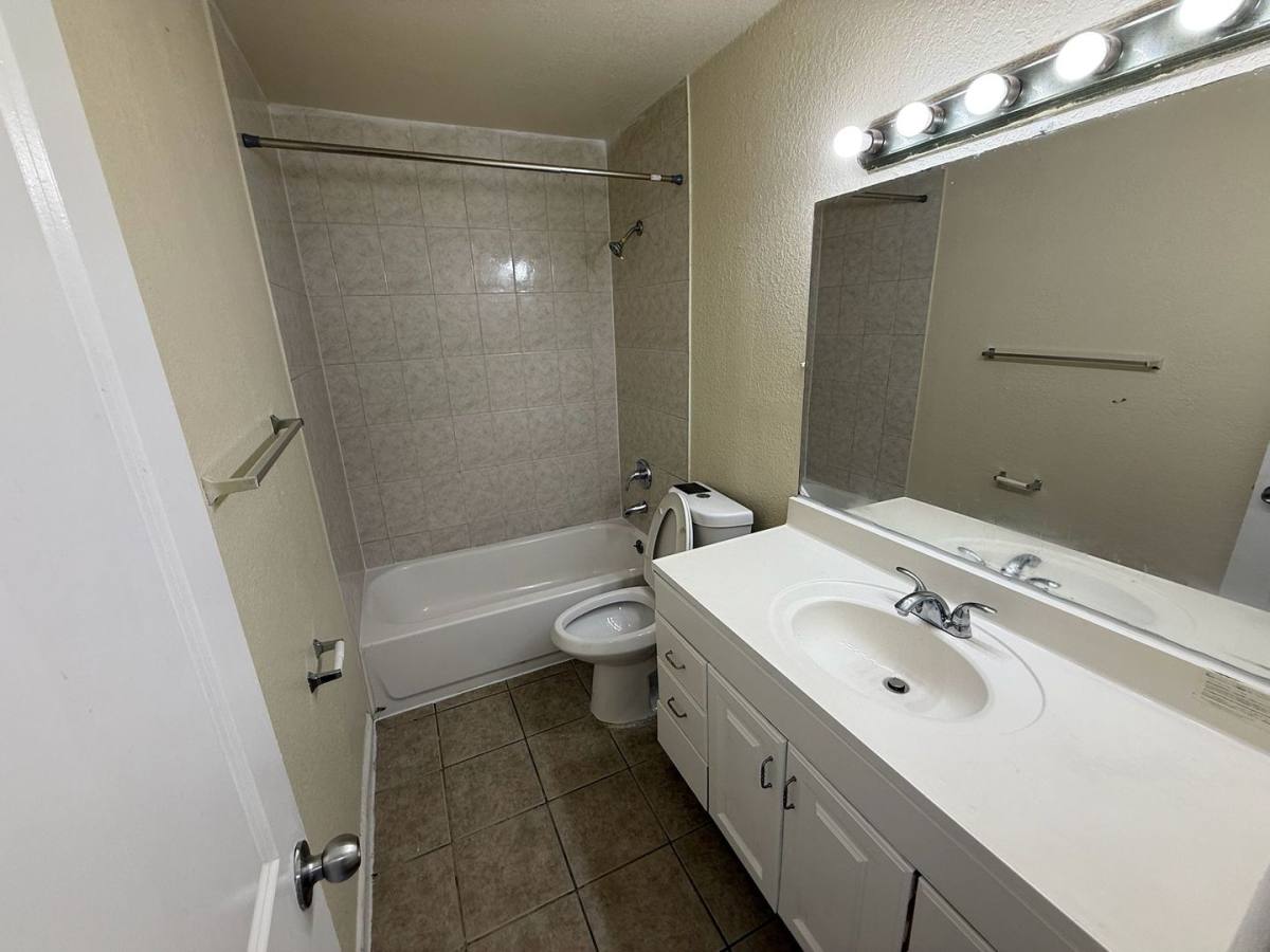 House for rent at 5206 NW 24 St, Fort Lauderdale, FL 33313