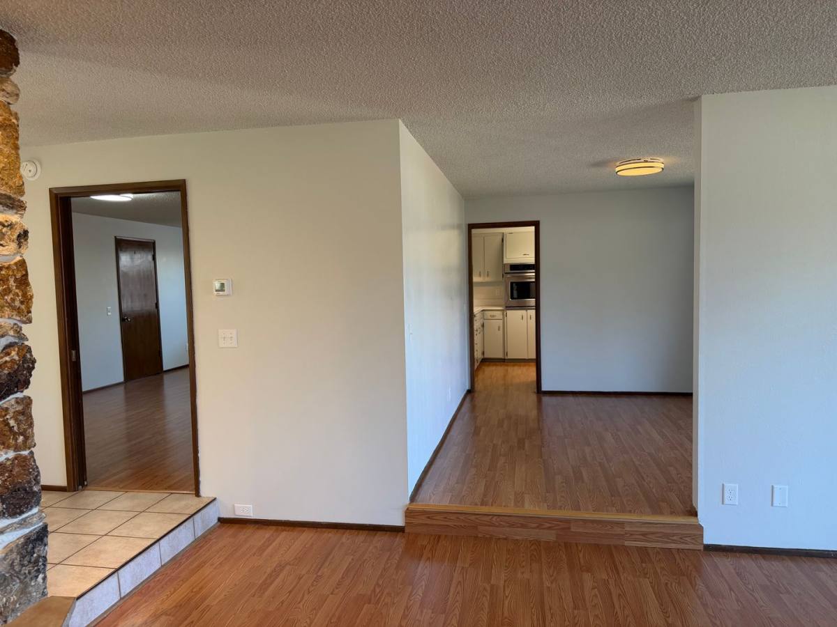 House for rent at 1422 Lawnridge Ave, Springfield, OR 97477