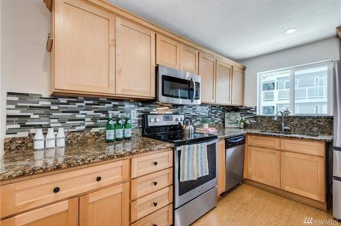 Condo for rent at 14537 NE 40th St, Bellevue, WA 98007
