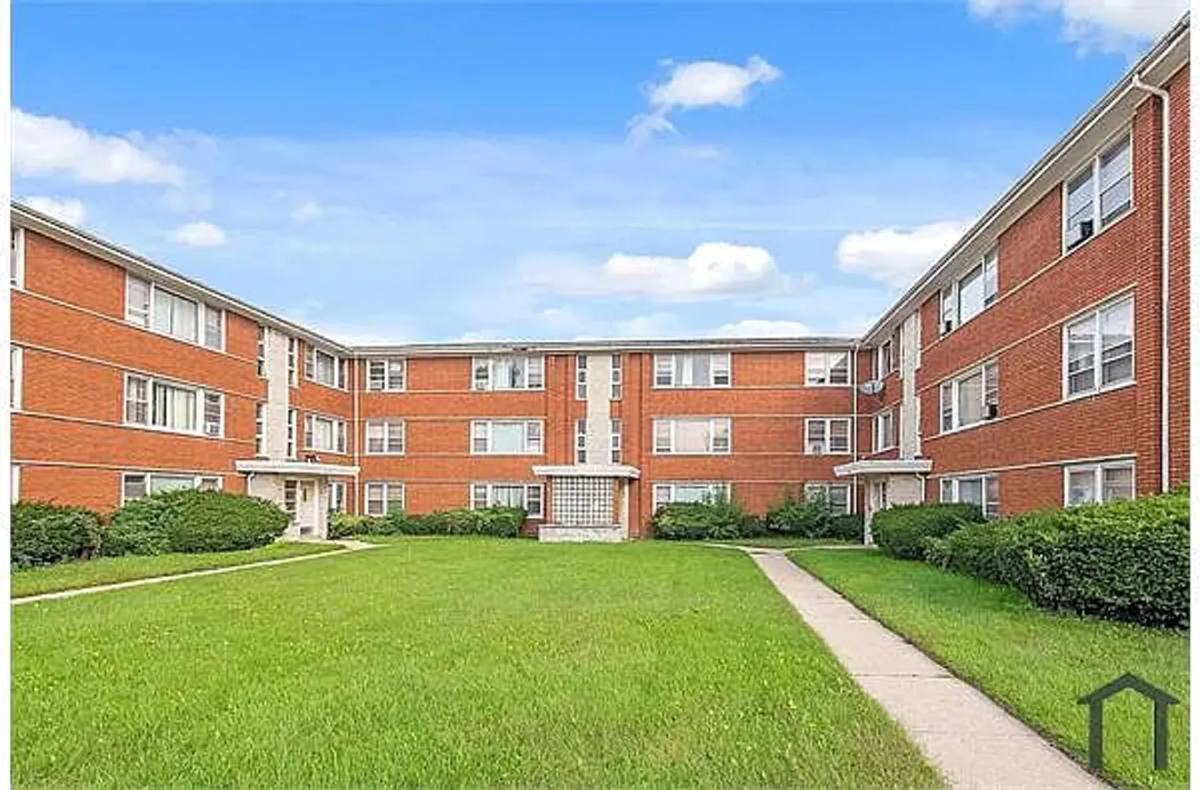 Apartment for rent at 2830-42 W 87th St, Chicago, IL 60652
