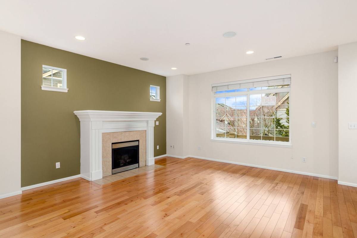 Townhouse for rent at 1761 11th Lane NE, Issaquah, WA 98029