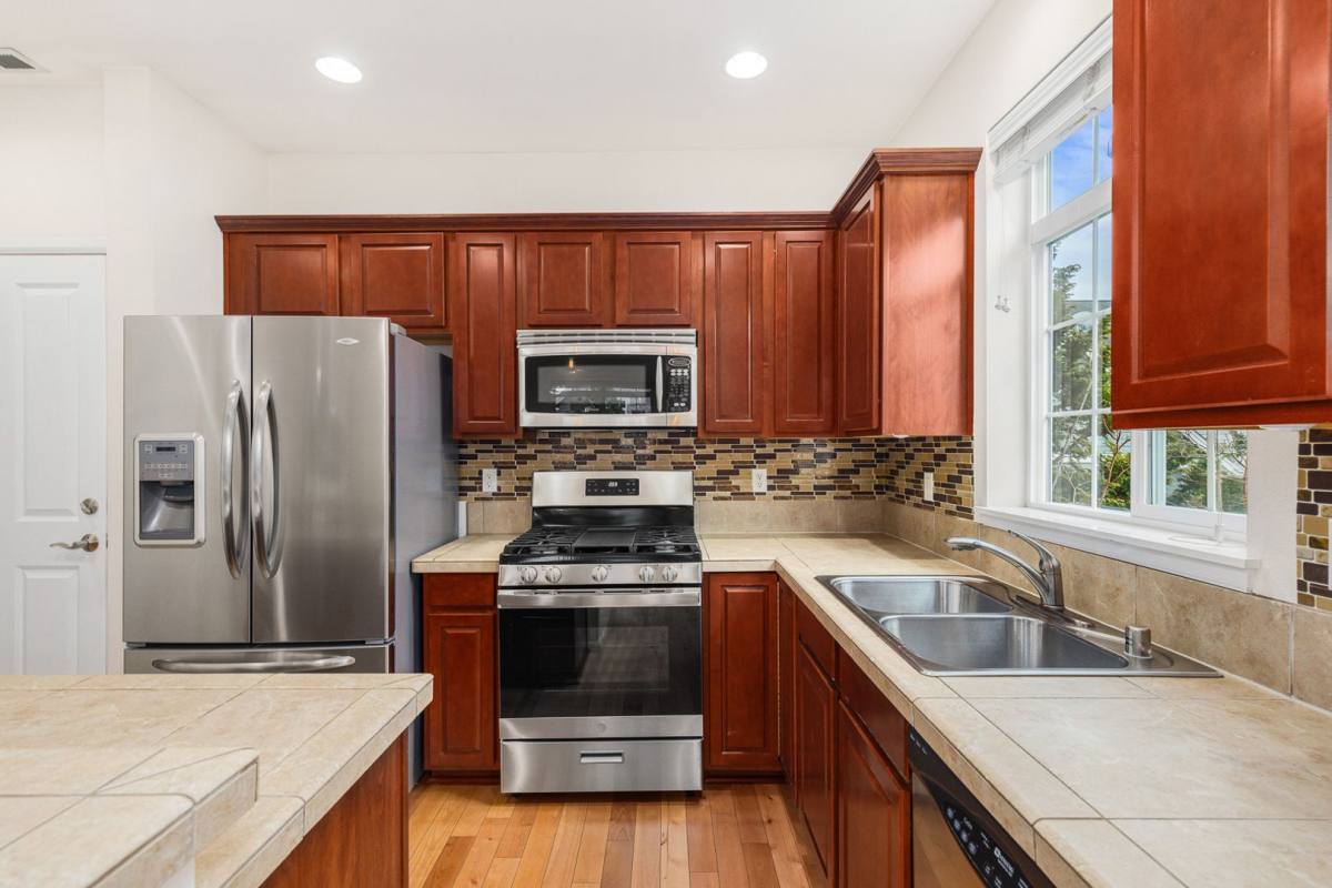 Townhouse for rent at 1761 11th Lane NE, Issaquah, WA 98029