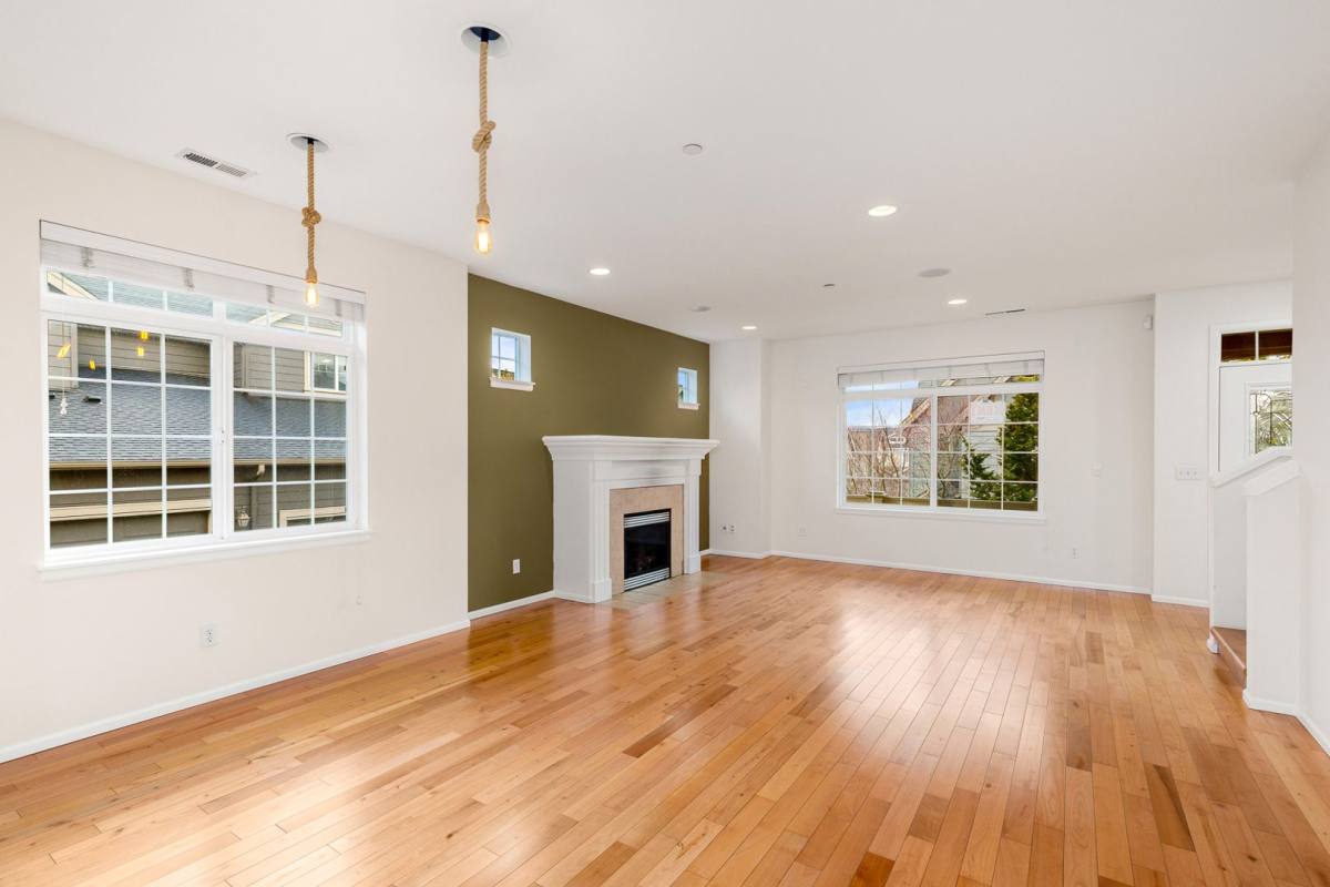 Townhouse for rent at 1761 11th Lane NE, Issaquah, WA 98029