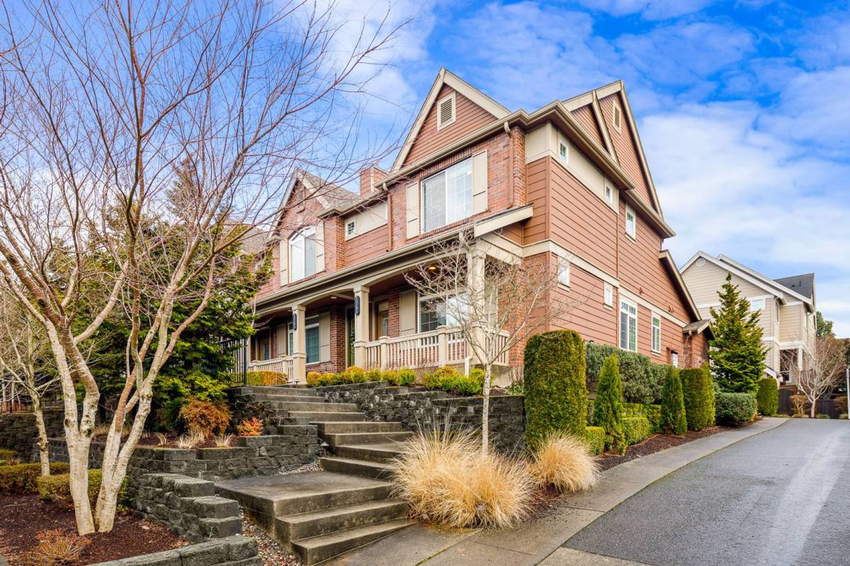 Townhouse for rent at 1761 11th Lane NE, Issaquah, WA 98029