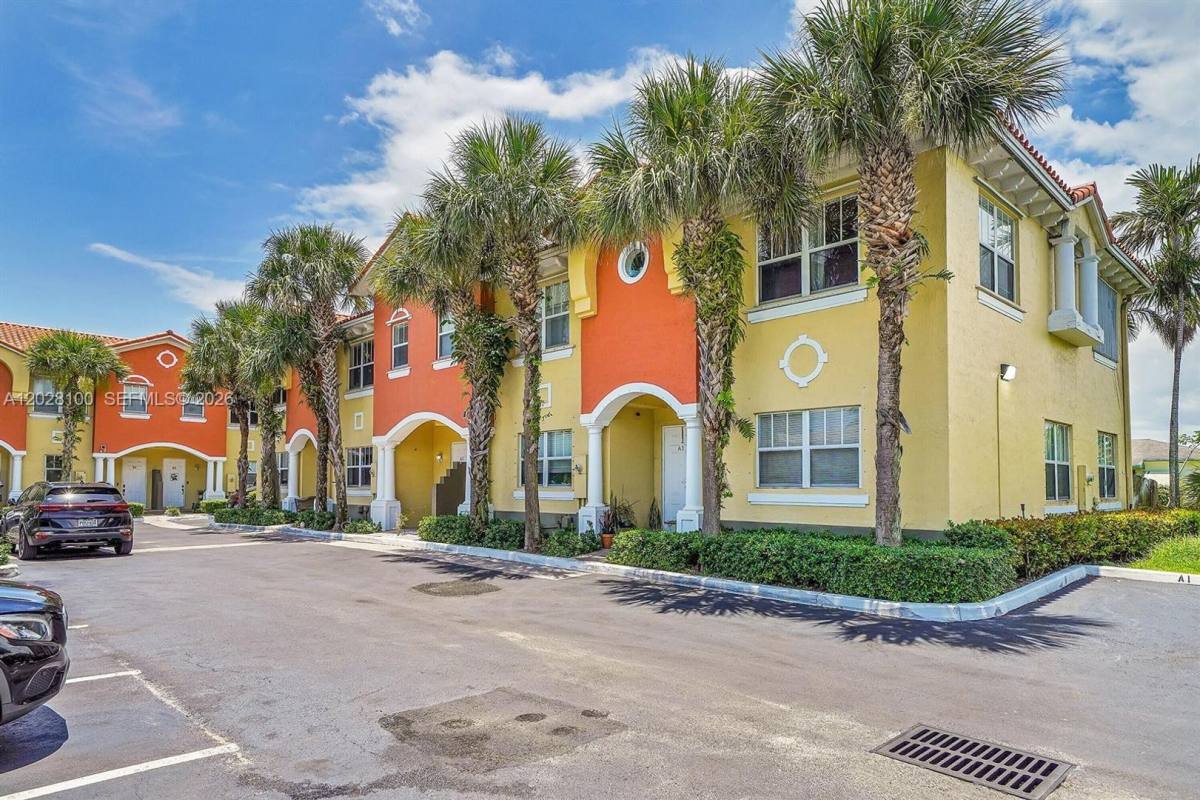 Townhouse for rent at 2620 Pierce St, Hollywood, FL 33020