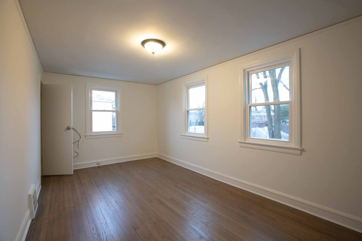 House for rent at 9237 S Utica Ave, Evergreen Park, IL 60805