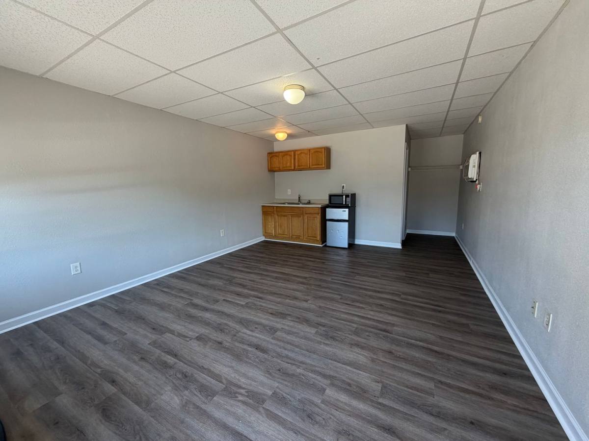 Apartment for rent at 1160 E 8th St, Metropolis, IL 62960