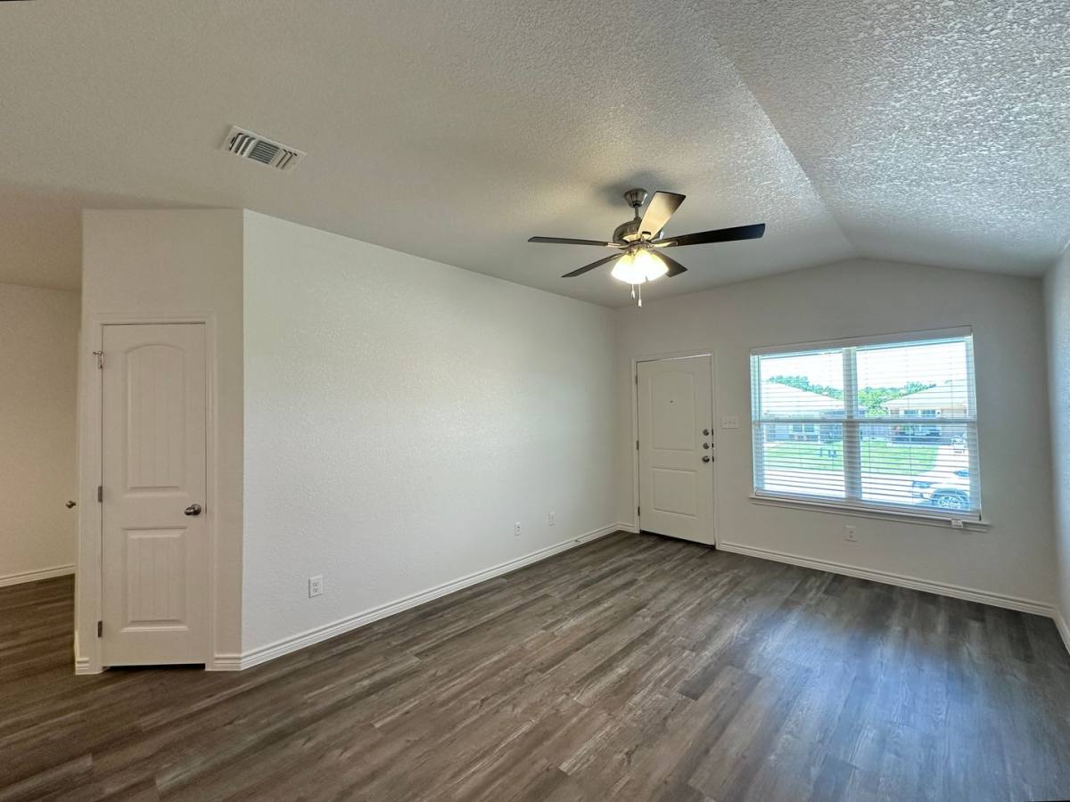 Townhouse for rent at 121 Dolphin Dr, Temple, TX 76501