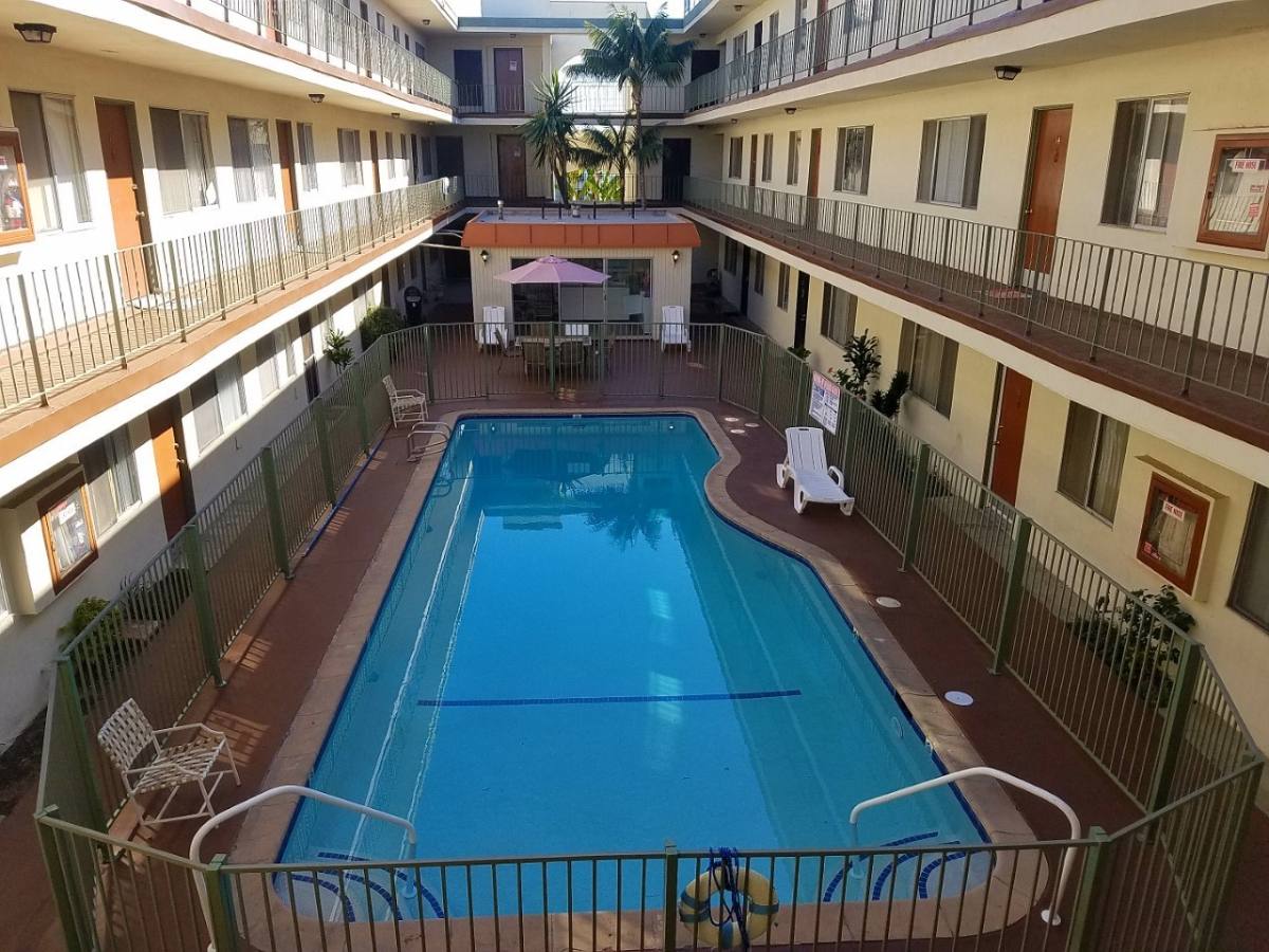 Apartment for rent at 20335 Anza Ave, Torrance, CA 90503