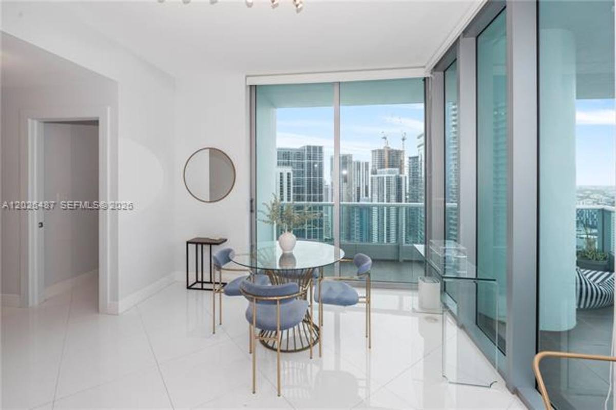 Apartment for rent at 900 Biscayne Blvd, Miami, FL 33132