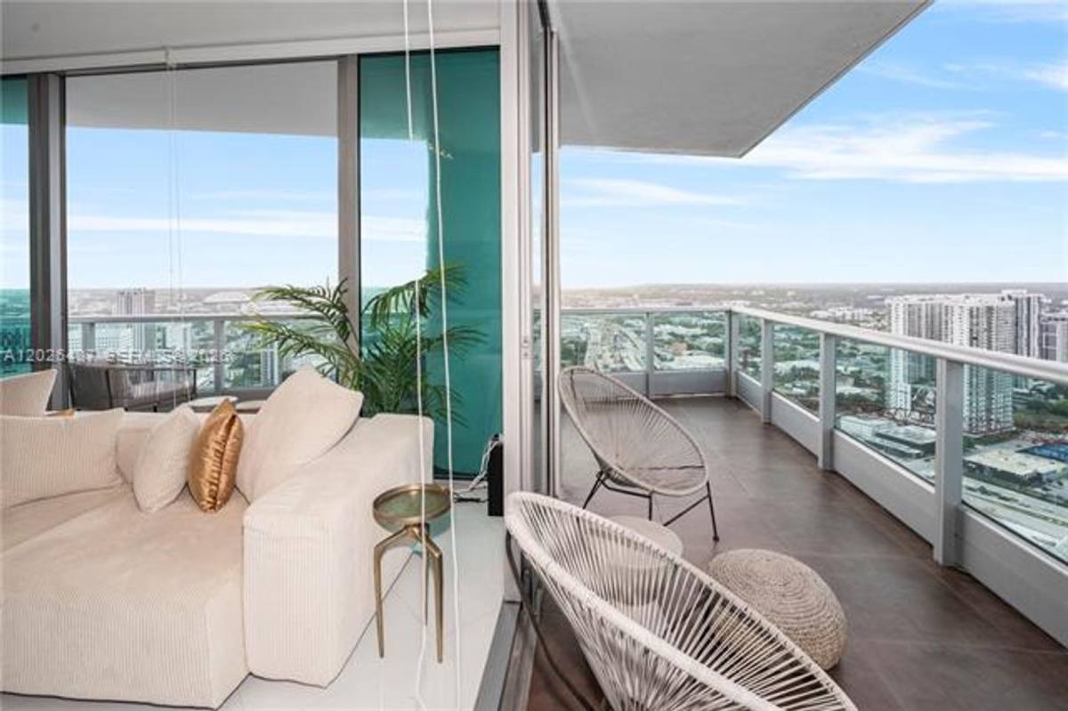 Apartment for rent at 900 Biscayne Blvd, Miami, FL 33132