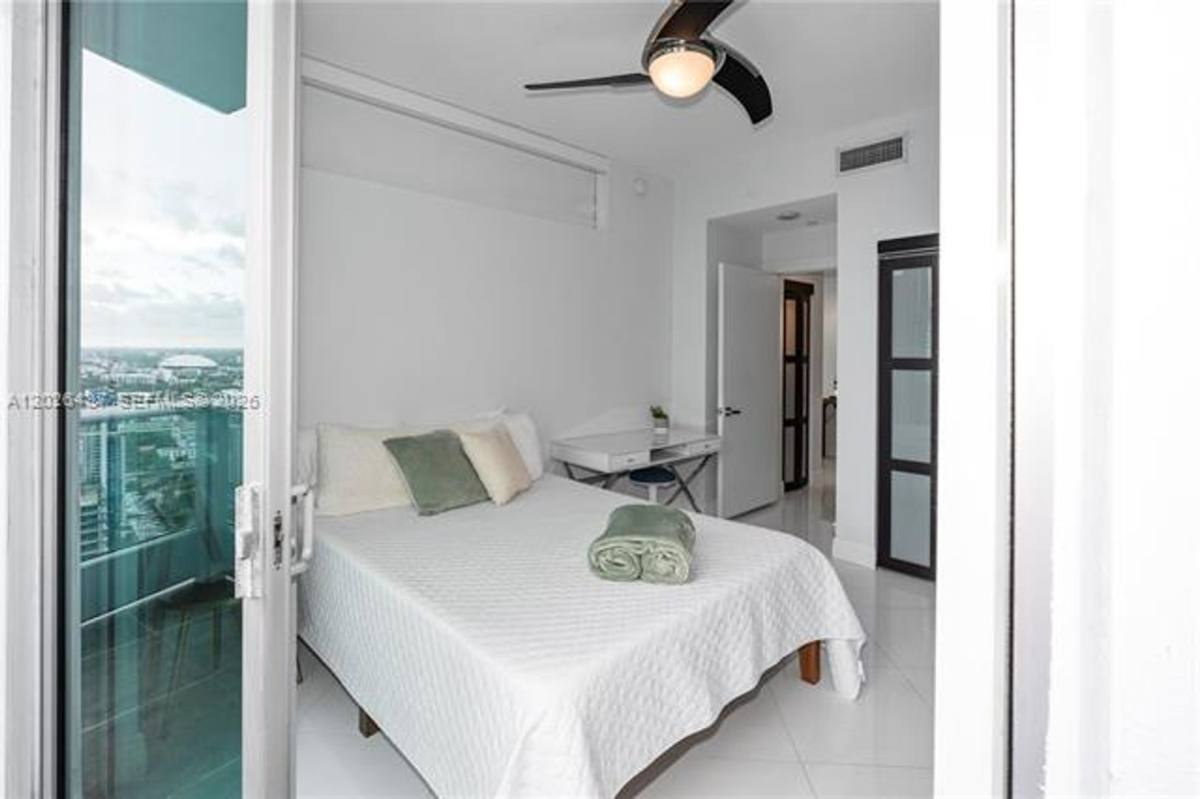 Apartment for rent at 900 Biscayne Blvd, Miami, FL 33132