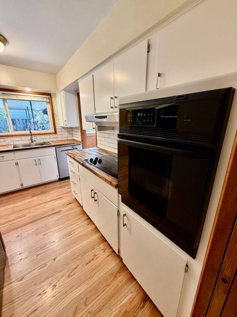 House for rent at 1712 SE 104th Ave, Portland, OR 97216