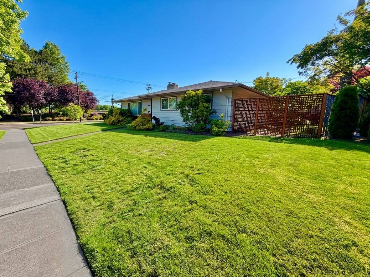House for rent at 1712 SE 104th Ave, Portland, OR 97216