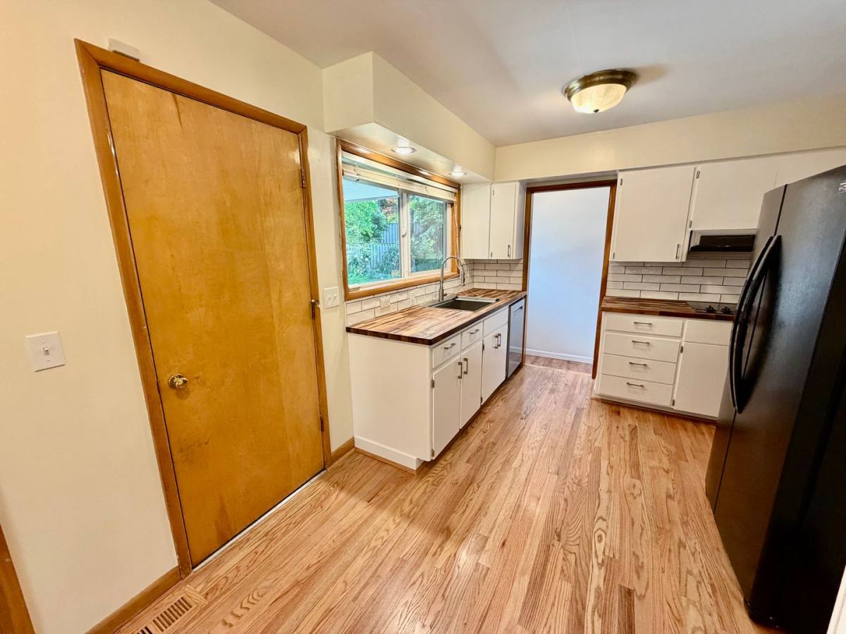 House for rent at 1712 SE 104th Ave, Portland, OR 97216