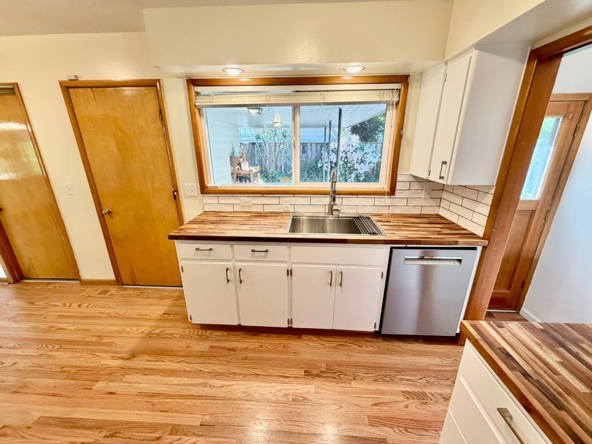 House for rent at 1712 SE 104th Ave, Portland, OR 97216