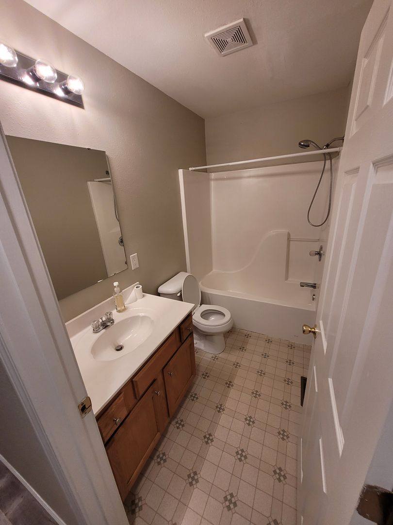 Apartment for rent at 416 Shade Tree Lane, Farmington, MO 63640
