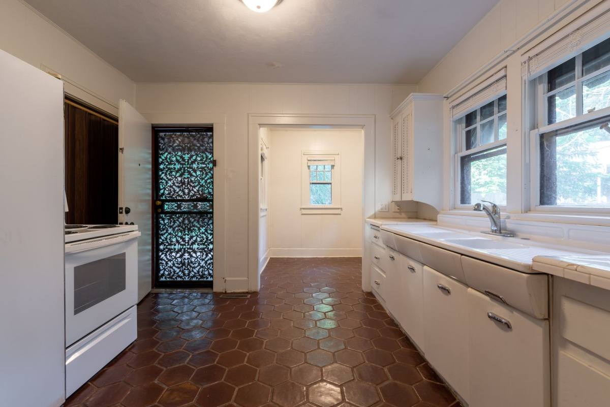 House for rent at 1554 S Campbell Ave, Springfield, MO 65807