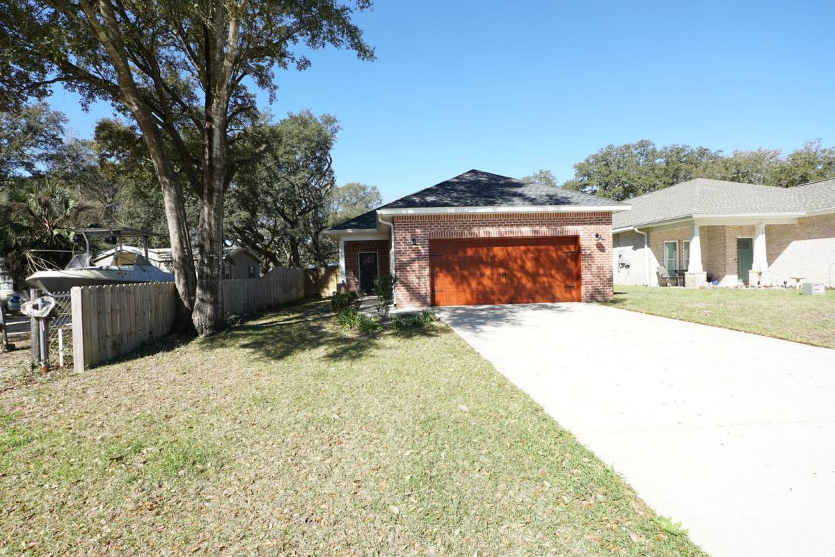 House for rent at 1568 Pine St, Niceville, FL 32578