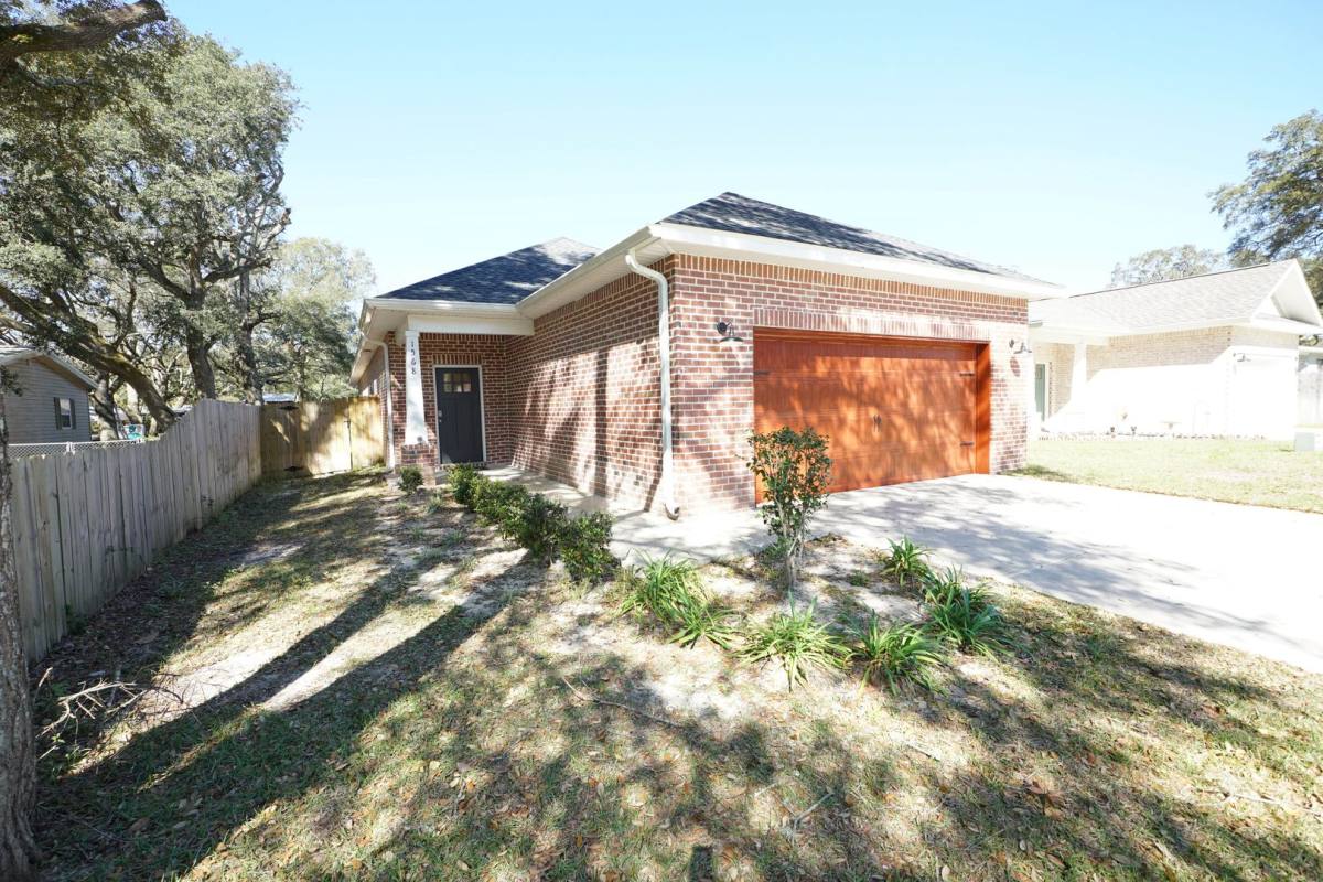 House for rent at 1568 Pine St, Niceville, FL 32578