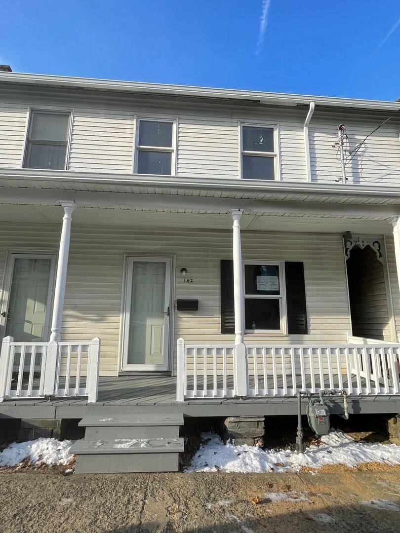 House for rent at 142 4th St, Slatington, PA 18080