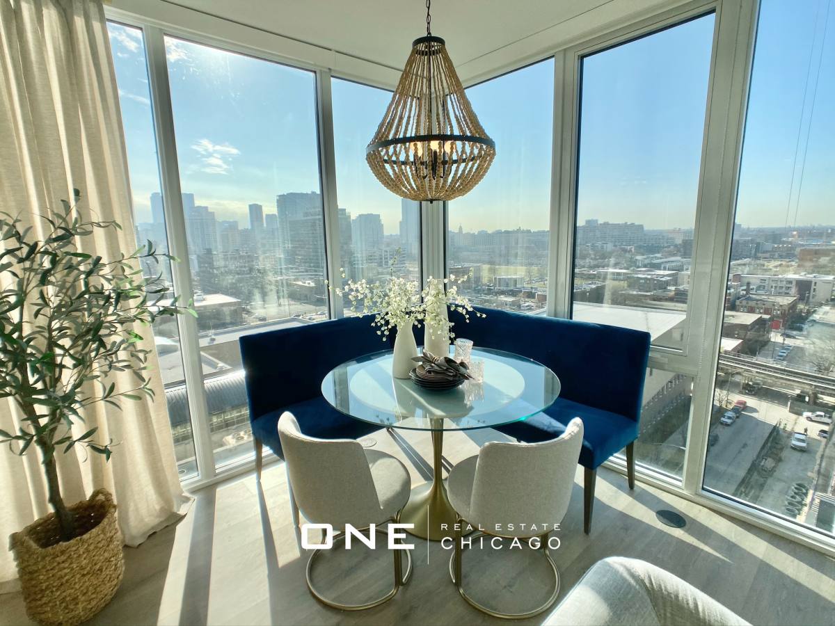Apartment for rent at 204 W Hill, Chicago, IL 60610