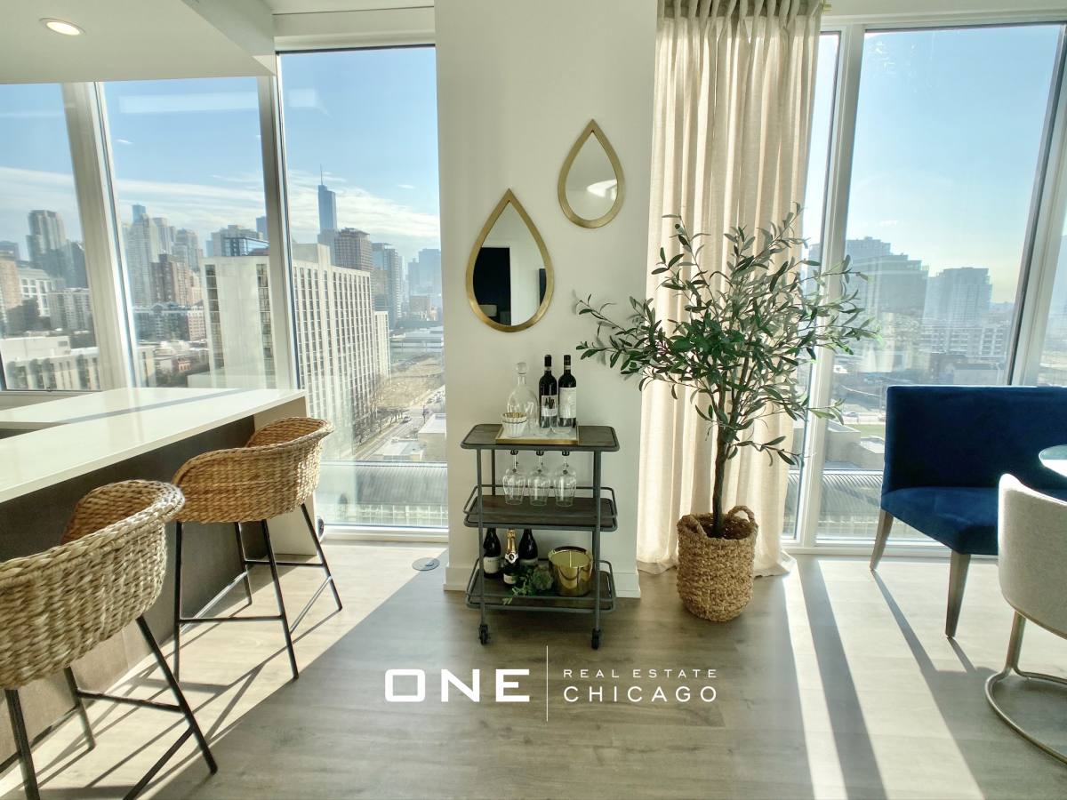 Apartment for rent at 204 W Hill, Chicago, IL 60610