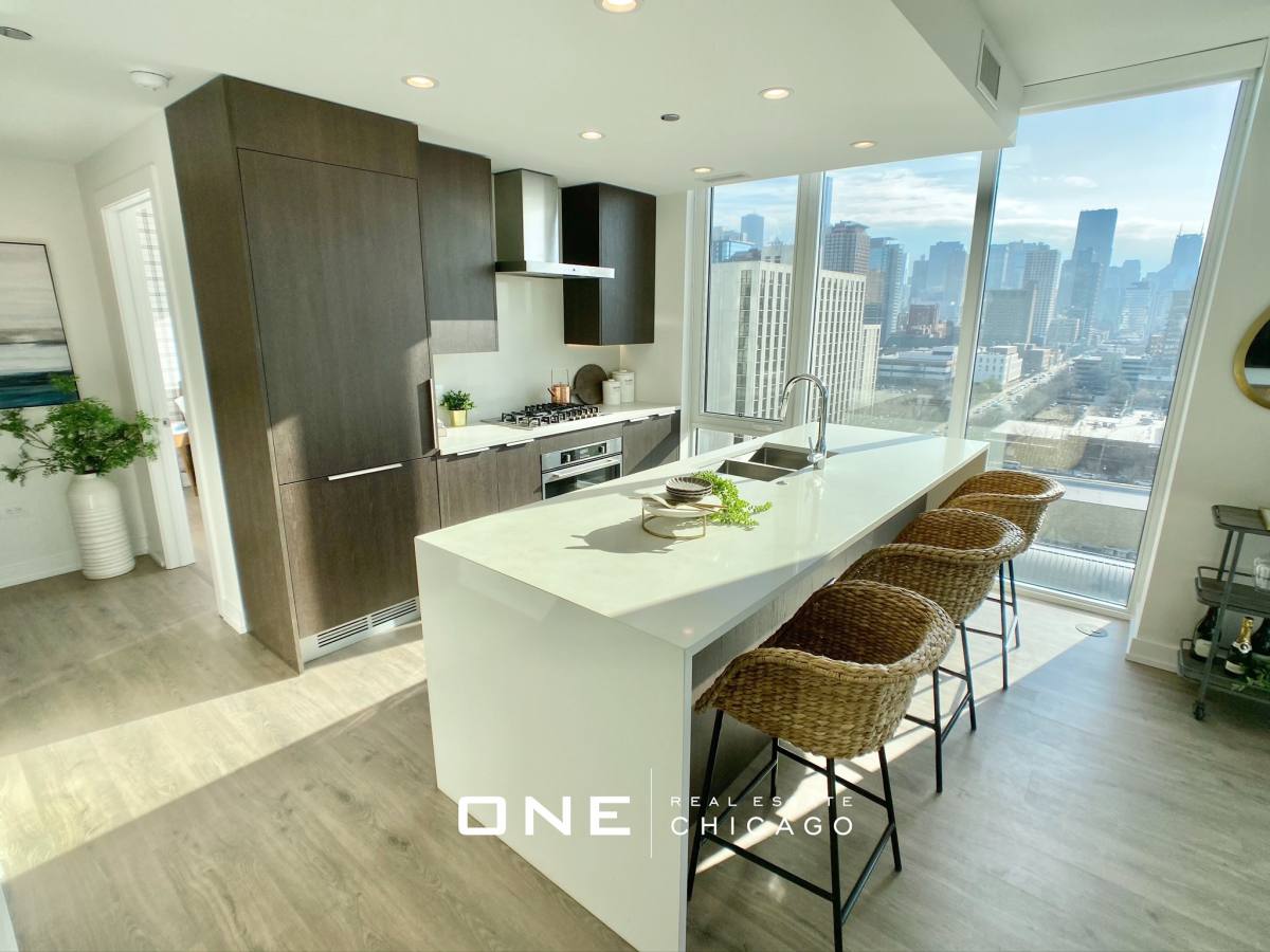 Apartment for rent at 204 W Hill, Chicago, IL 60610