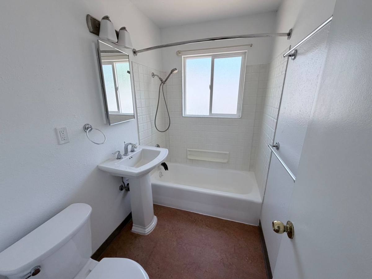 Apartment for rent at 2204 SE 50th Ave, Portland, OR 97215