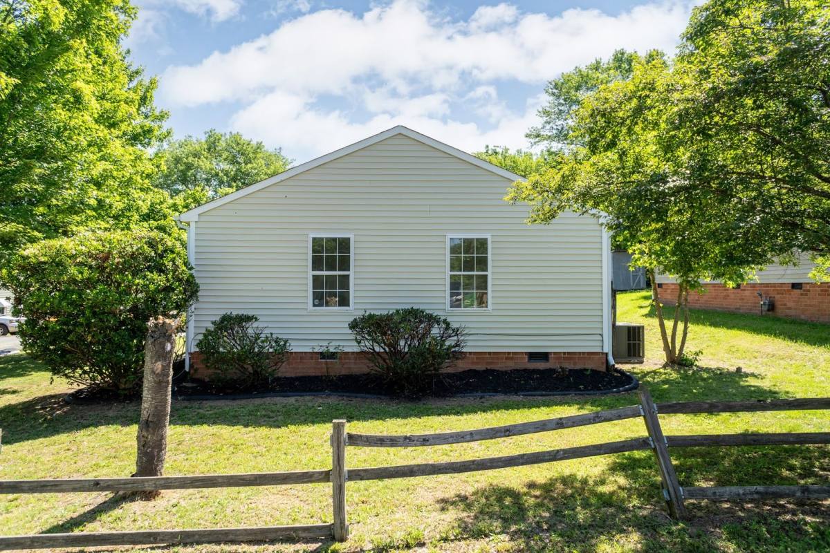 House for rent at 830 Oxford Lane, Burlington, NC 27215