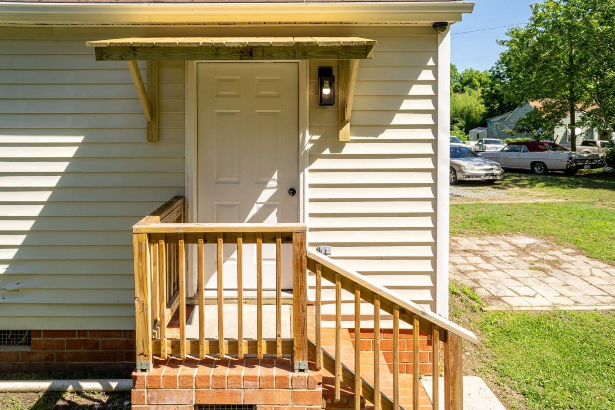 House for rent at 830 Oxford Lane, Burlington, NC 27215