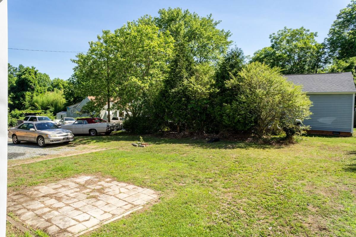 House for rent at 830 Oxford Lane, Burlington, NC 27215