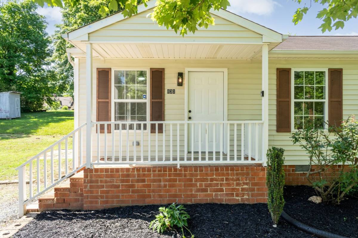 House for rent at 830 Oxford Lane, Burlington, NC 27215