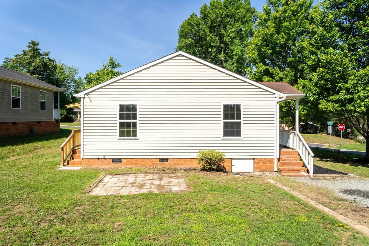 House for rent at 830 Oxford Lane, Burlington, NC 27215