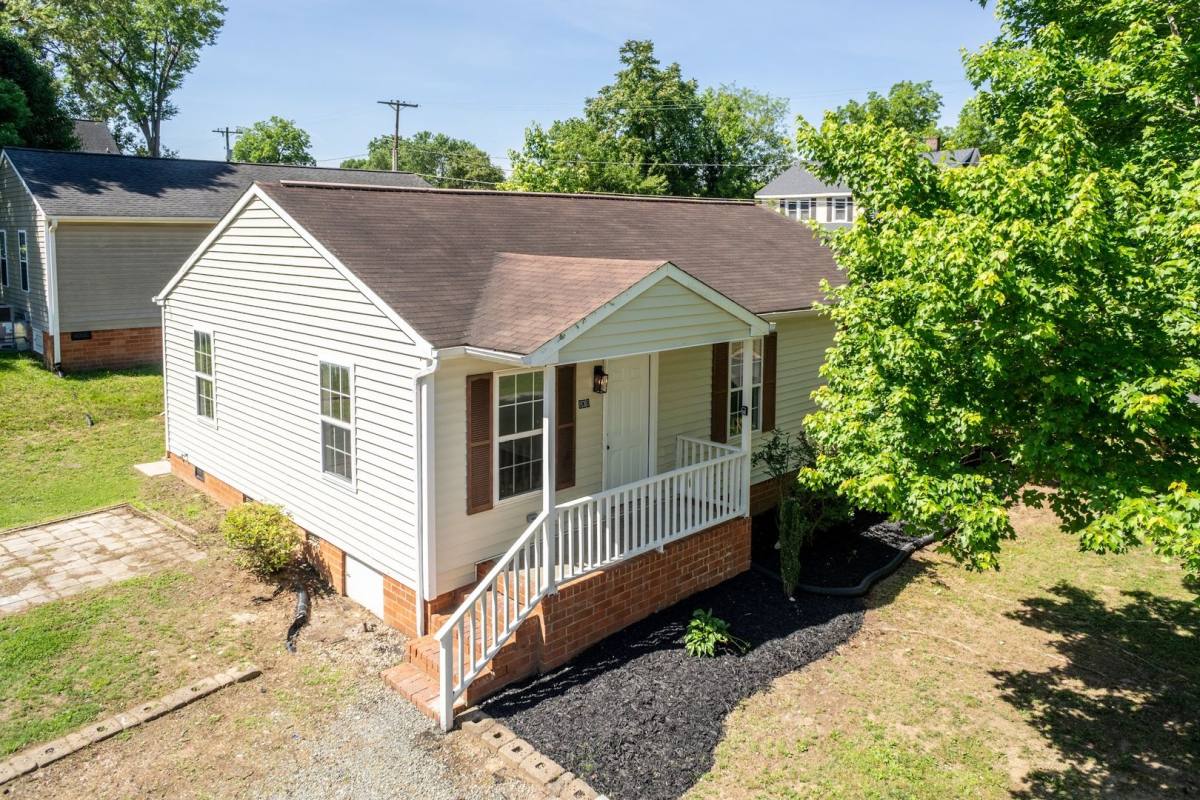 House for rent at 830 Oxford Lane, Burlington, NC 27215
