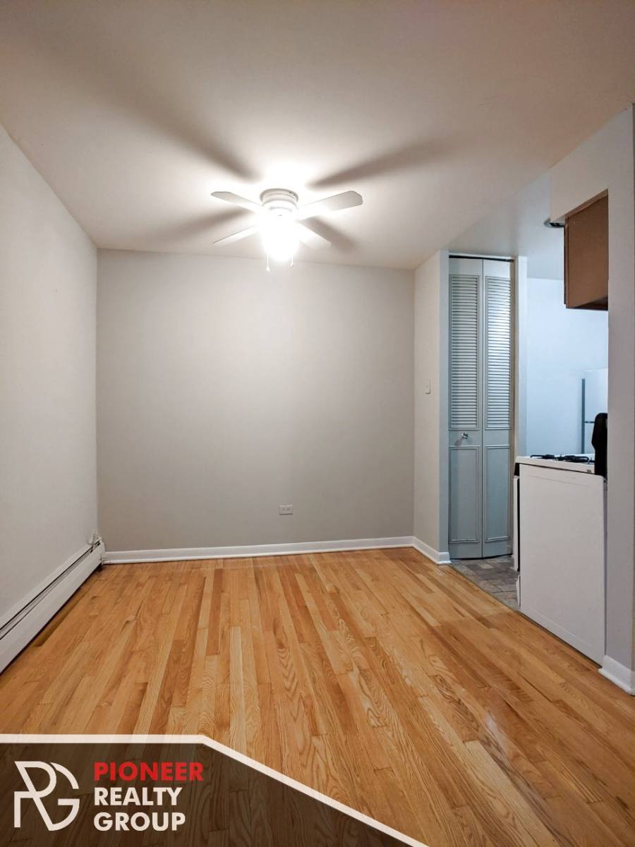 Apartment for rent at 510 W Briar #205, Chicago, IL 60657