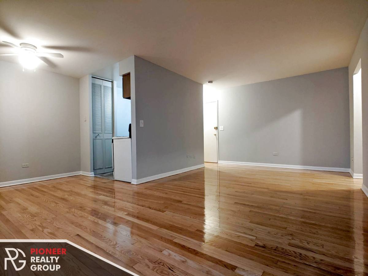 Apartment for rent at 510 W Briar #205, Chicago, IL 60657