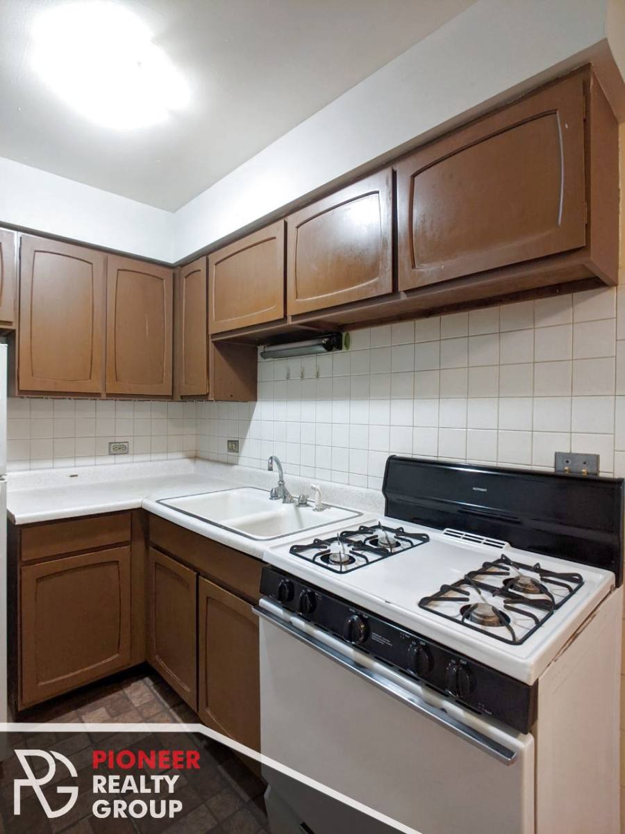 Apartment for rent at 510 W Briar #205, Chicago, IL 60657
