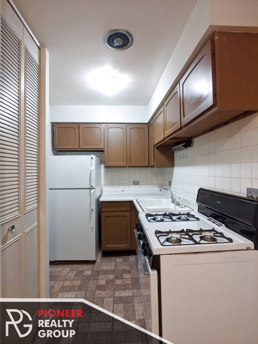 Apartment for rent at 510 W Briar #205, Chicago, IL 60657