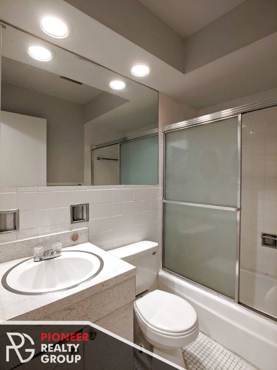 Apartment for rent at 510 W Briar #205, Chicago, IL 60657