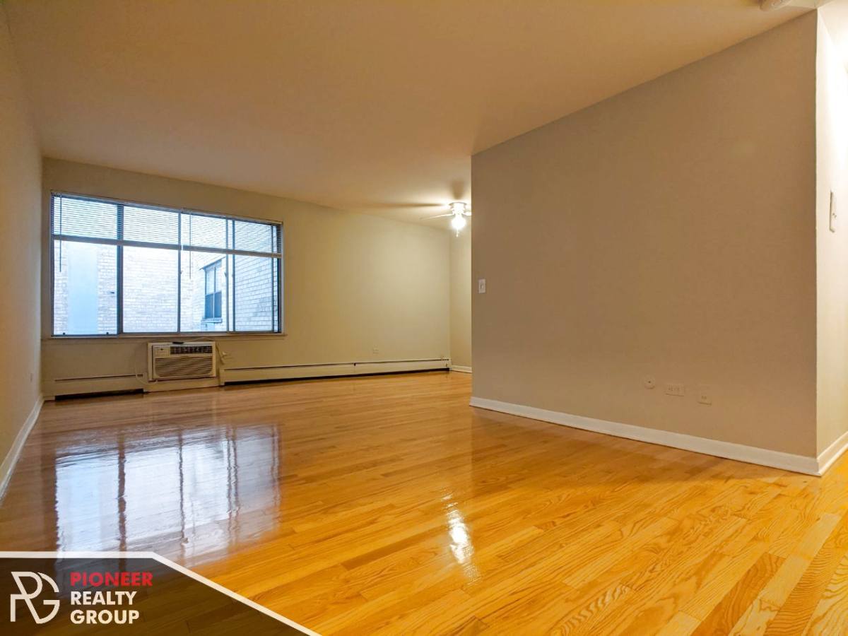 Apartment for rent at 510 W Briar #205, Chicago, IL 60657