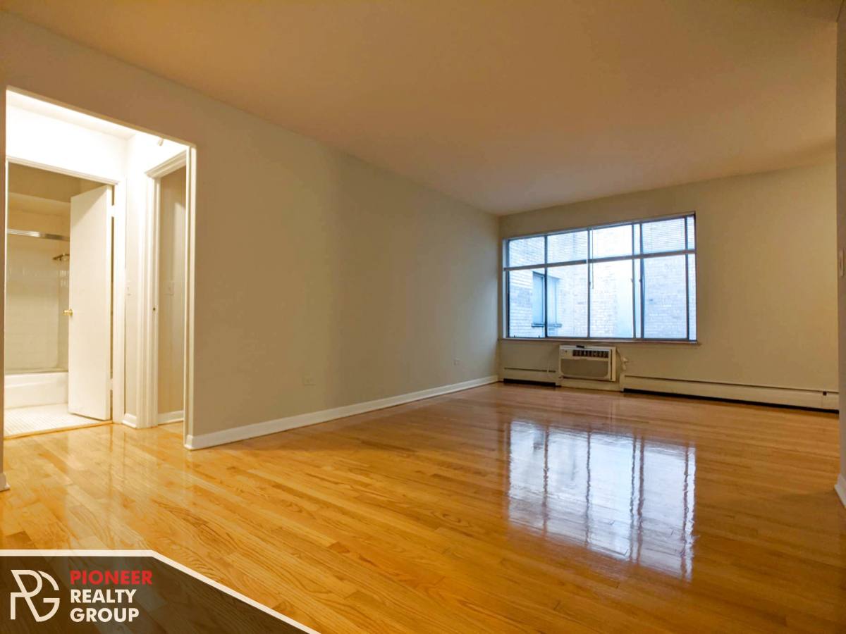 Apartment for rent at 510 W Briar #205, Chicago, IL 60657