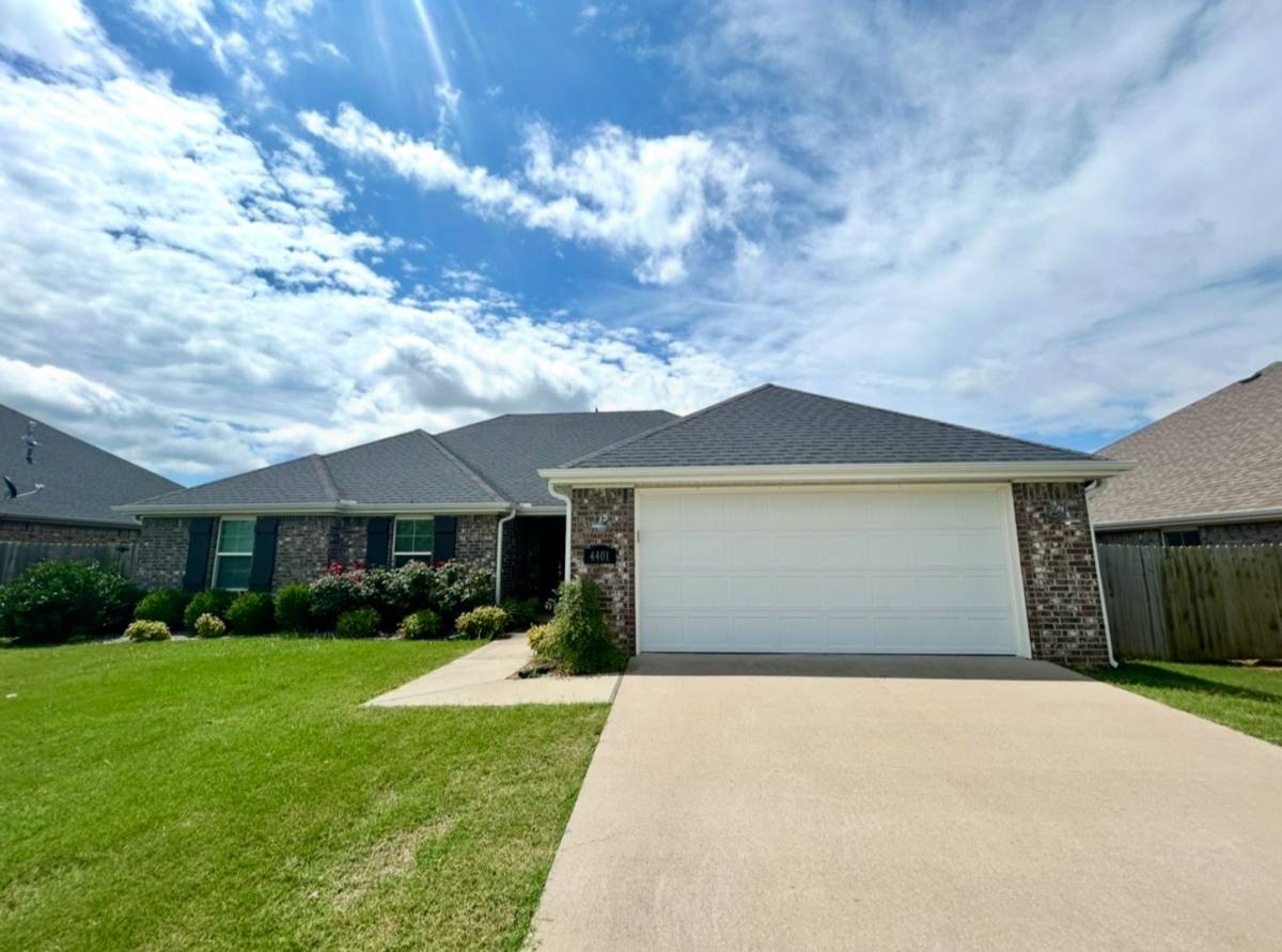 House for rent at 4401 SW Cornerstone Rd, Bentonville, AR 72712